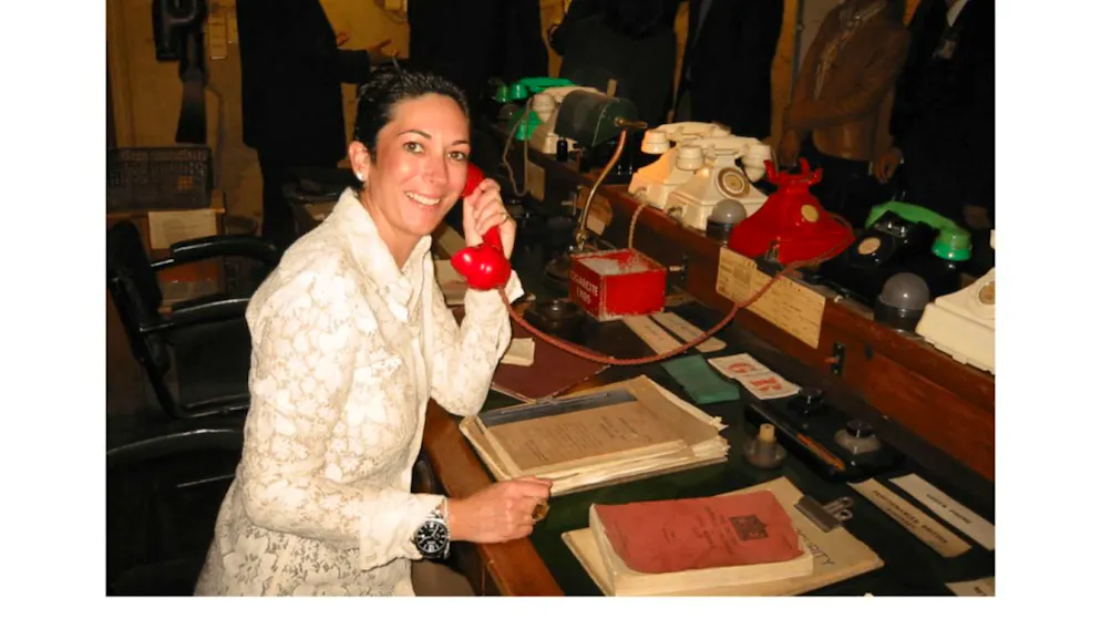 «Silence prêt à être acheté». Ghislaine Maxwell, la complice d'Epstein, exige une grâce de Trump