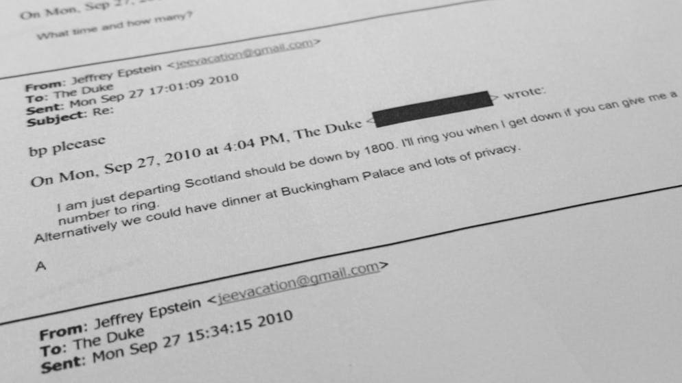 Chargé d’une mission officielle. Andrew pourrait avoir partagé des informations confidentielles avec Epstein