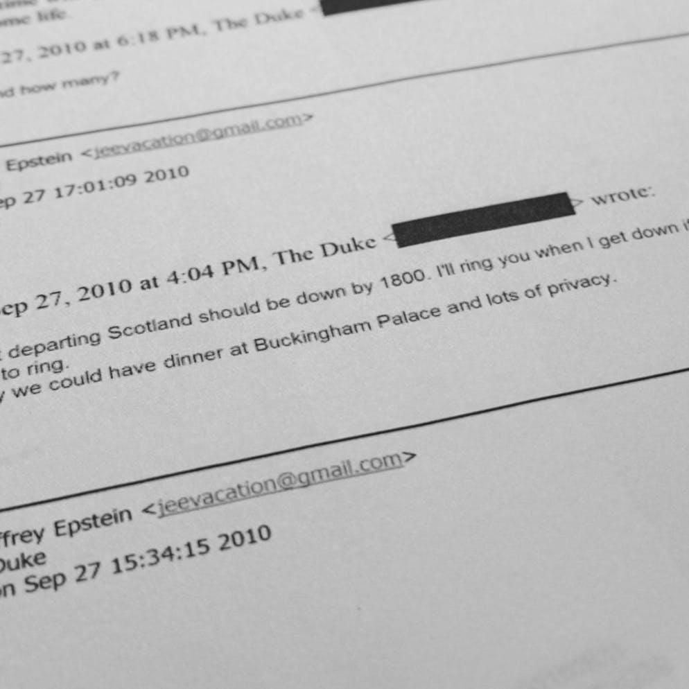 Chargé d’une mission officielle. Andrew pourrait avoir partagé des informations confidentielles avec Epstein