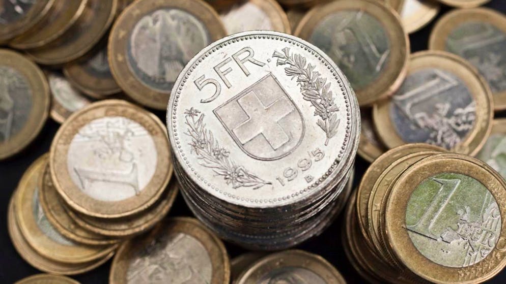 Mai successo prima. Il franco non molla la presa, euro sotto lo 0,91