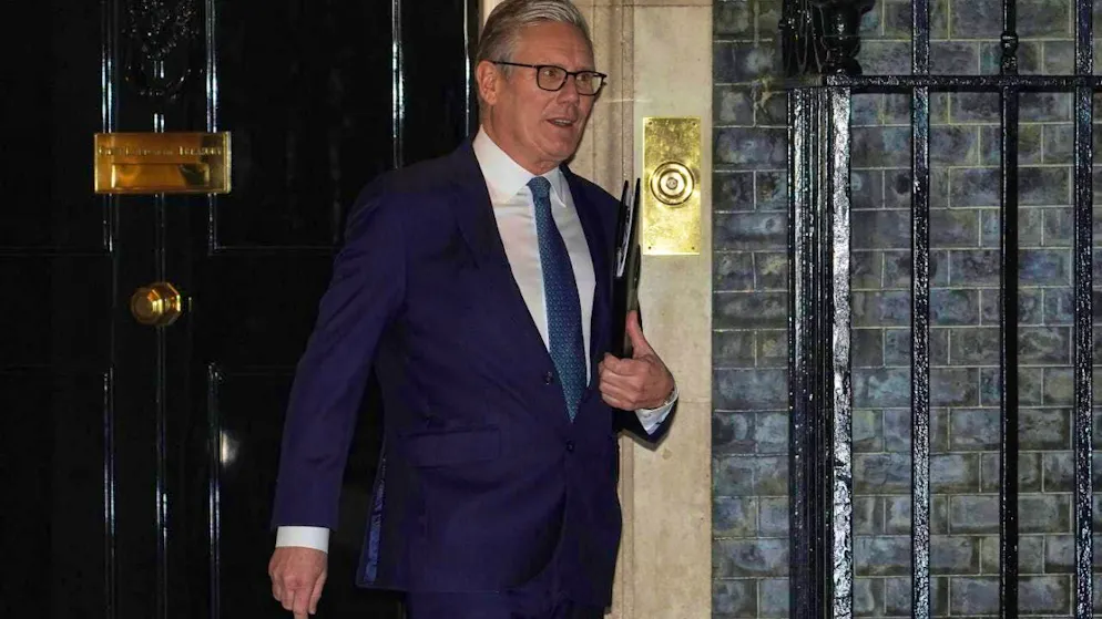 British Prime Minister Keir Starmer leaves 10 Downing Street. photo: Alberto Pezzali/AP/dpa