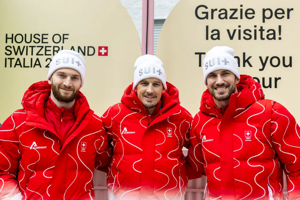 Olimpiadi 2026. L'allenatore Patrick Fischer (al centro) con i giocatori Andrea Glauser (sinistra) e Roman Josi (destra): quest'ultimo sarà il capitano della nazionale di hockey maschile per l'Olimpiade.