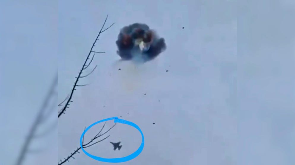 Handy-Video zeigt. Ukrainischer Kampfjet-Pilot schiesst Drohne spektakulär ab