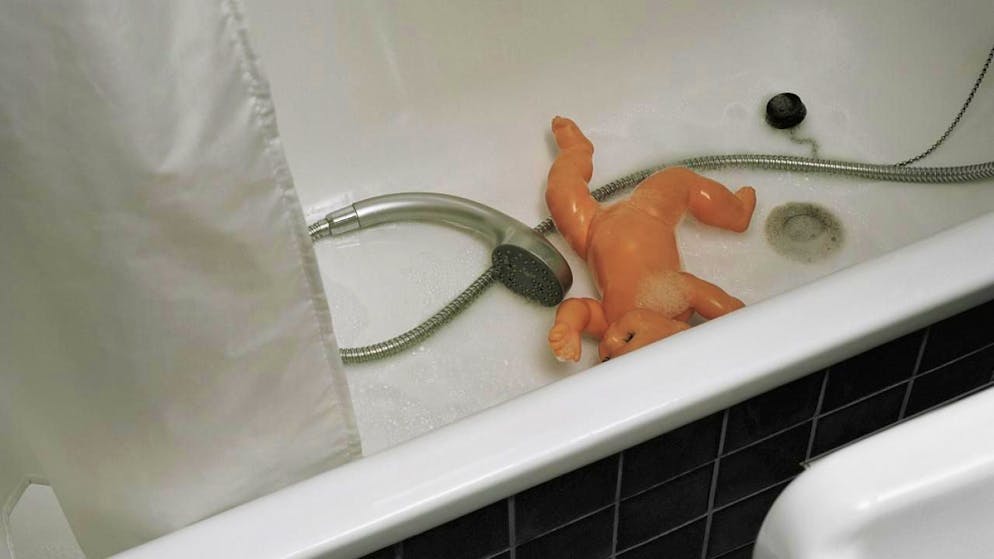 Dagli anni '60 al 2022. Stupri su 89 minorenni, incriminato un 79enne. Episodi anche in Svizzera