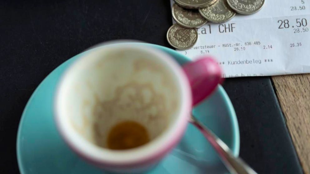 Imposte. Secondo un sondaggio del Blick, gli Svizzeri rifiuterebbero aumento IVA per finanziare la 13esima AVS o l'esercito