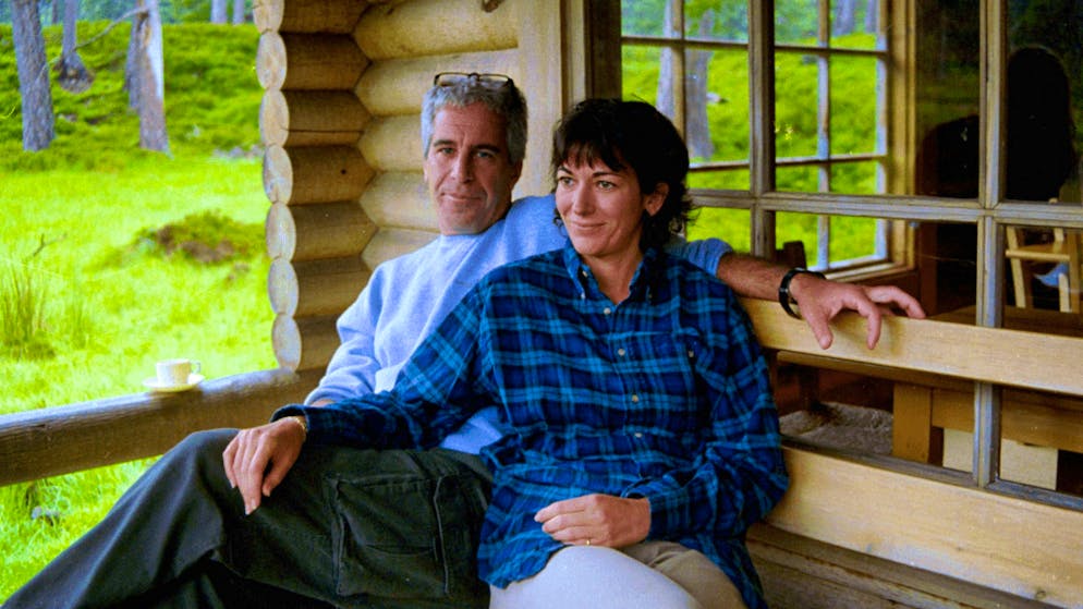 Ecco l'analisi in 5 punti. Ghislaine Maxwell tirava le fila dietro a Epstein, adesso spera nella grazia di Trump