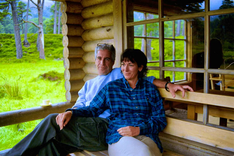 Jeffrey Epstein e Ghislaine Maxwell hanno vissuto per anni fianco a fianco.