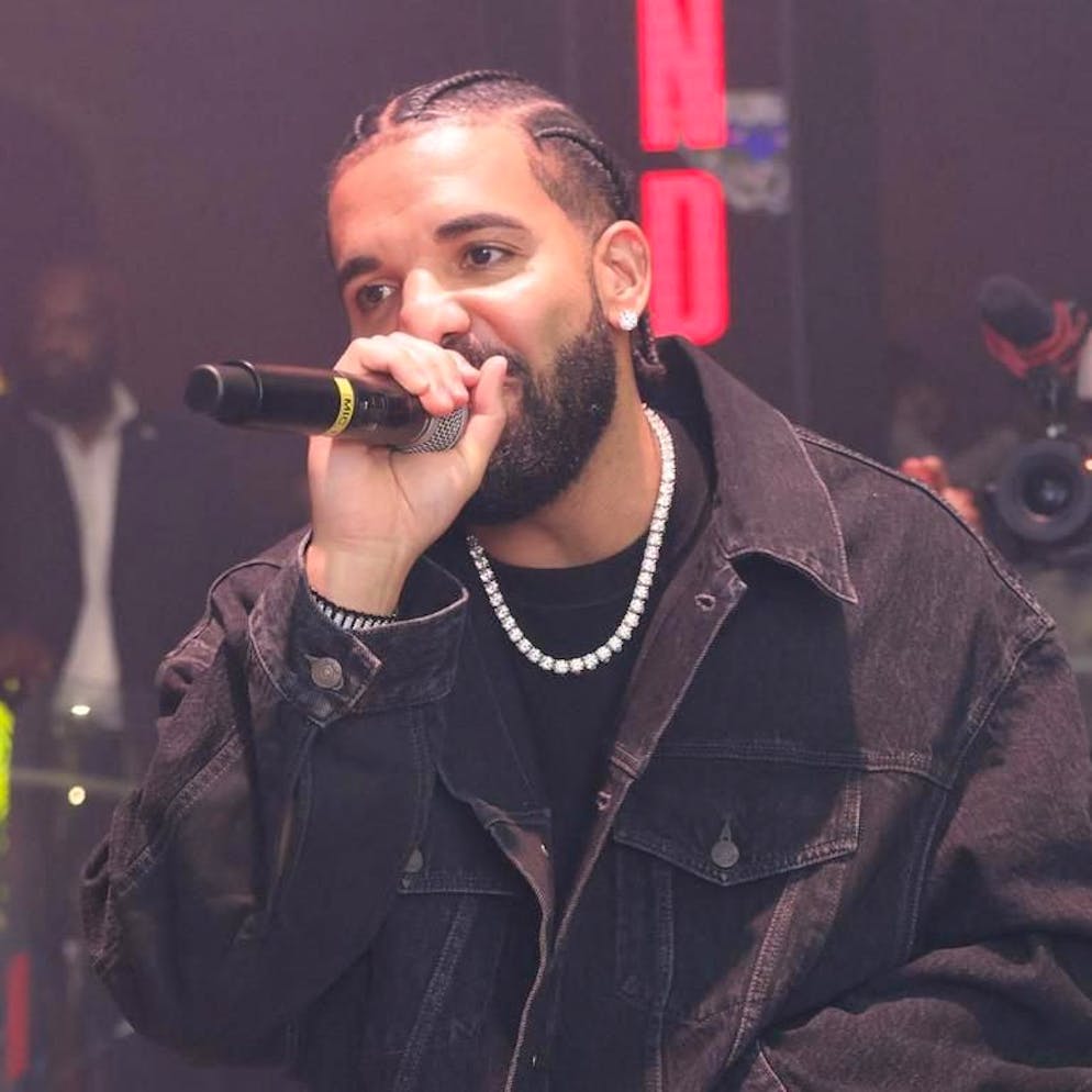 La «maledizione» continua. Drake perde quasi un milione al Super Bowl. Ecco come