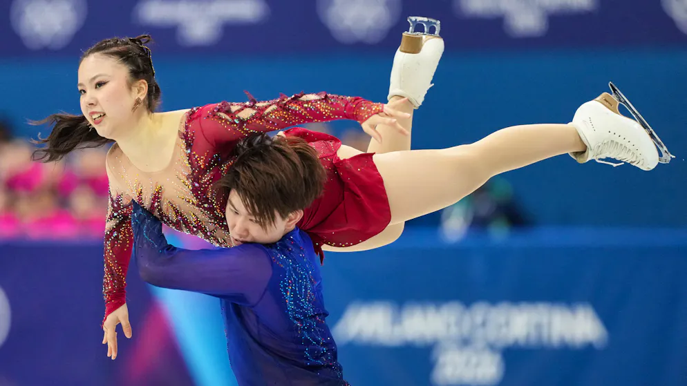 Les lames des patins des patineurs japonais ont été abîmées sur le podium de l'épreuve par équipes dimanche, a affirmé la délégation nippone.