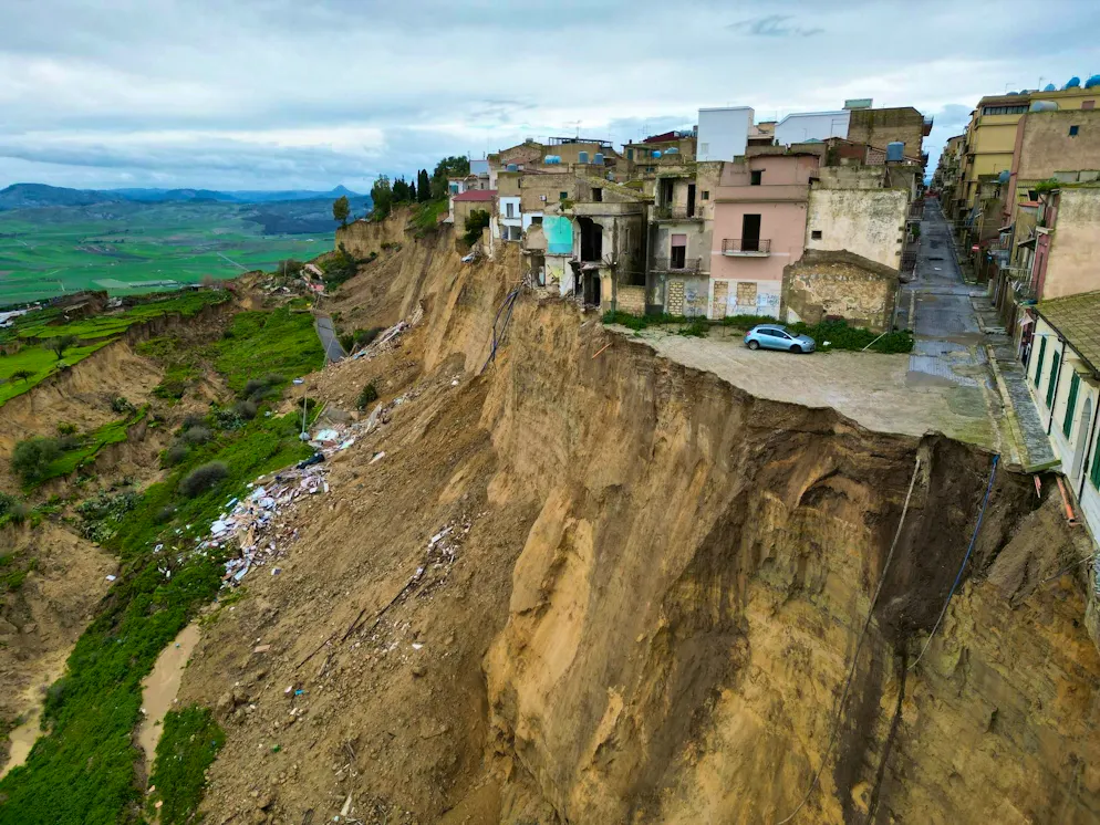 Le glissement de terrain à Niscemi. Cette photo illustre bien la situation à Niscemi.