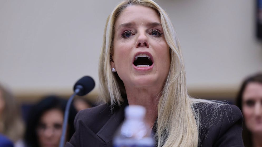 Heated Epstein hearing. Pam Bondi shouts at Democrats and admits mistakes