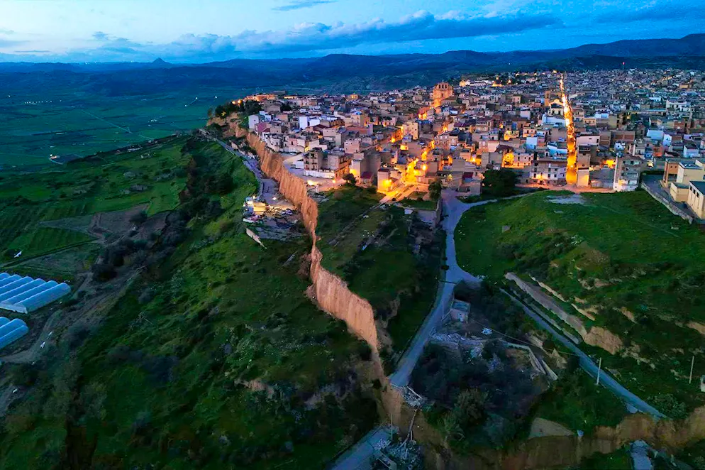 Le glissement de terrain à Niscemi. Une grande partie de la population du village a été forcée de quitter sa maison.