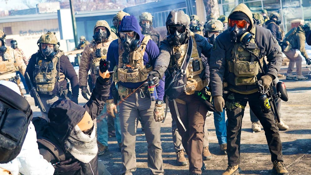 USA unter Donald Trump. Minnesotas Gouverneur erwartet bald Ende von Abschieberazzien +++ Trump will Bahnhof und Flughafen nach sich benennen