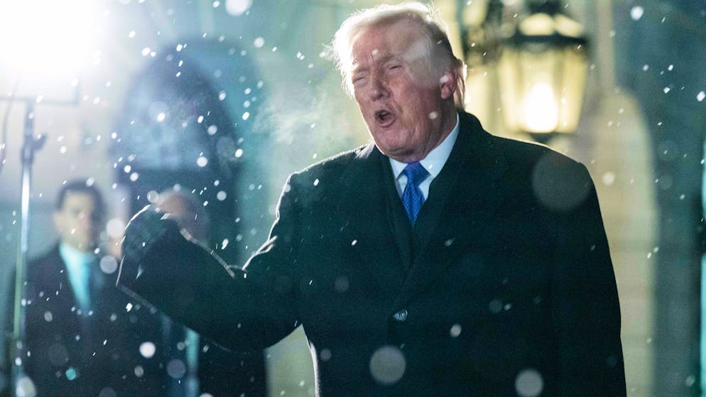 «Ich bekam sie nicht vom Telefon weg». Trump lästert erneut über die Schweiz und die «Premierministerin»