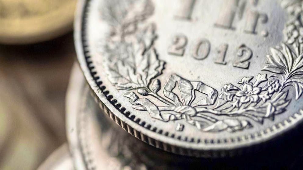 Researchers have stimulated people's brains so that they want to give more money to other people. (symbolic image)