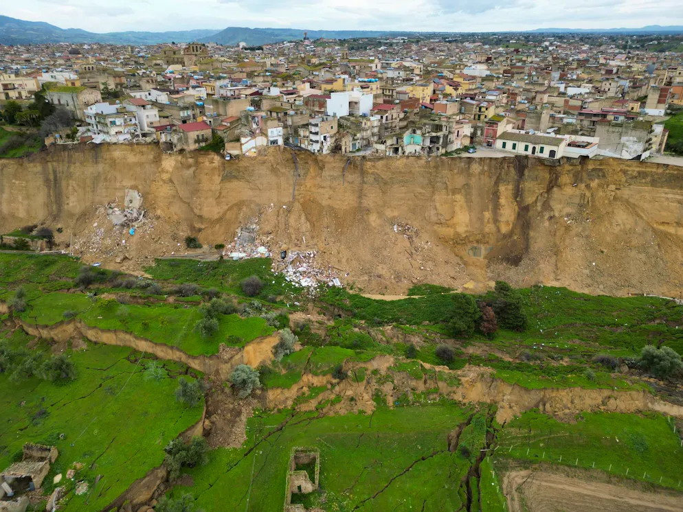 La frana a Niscemi. Il paese di Niscemi sorge su una collina.