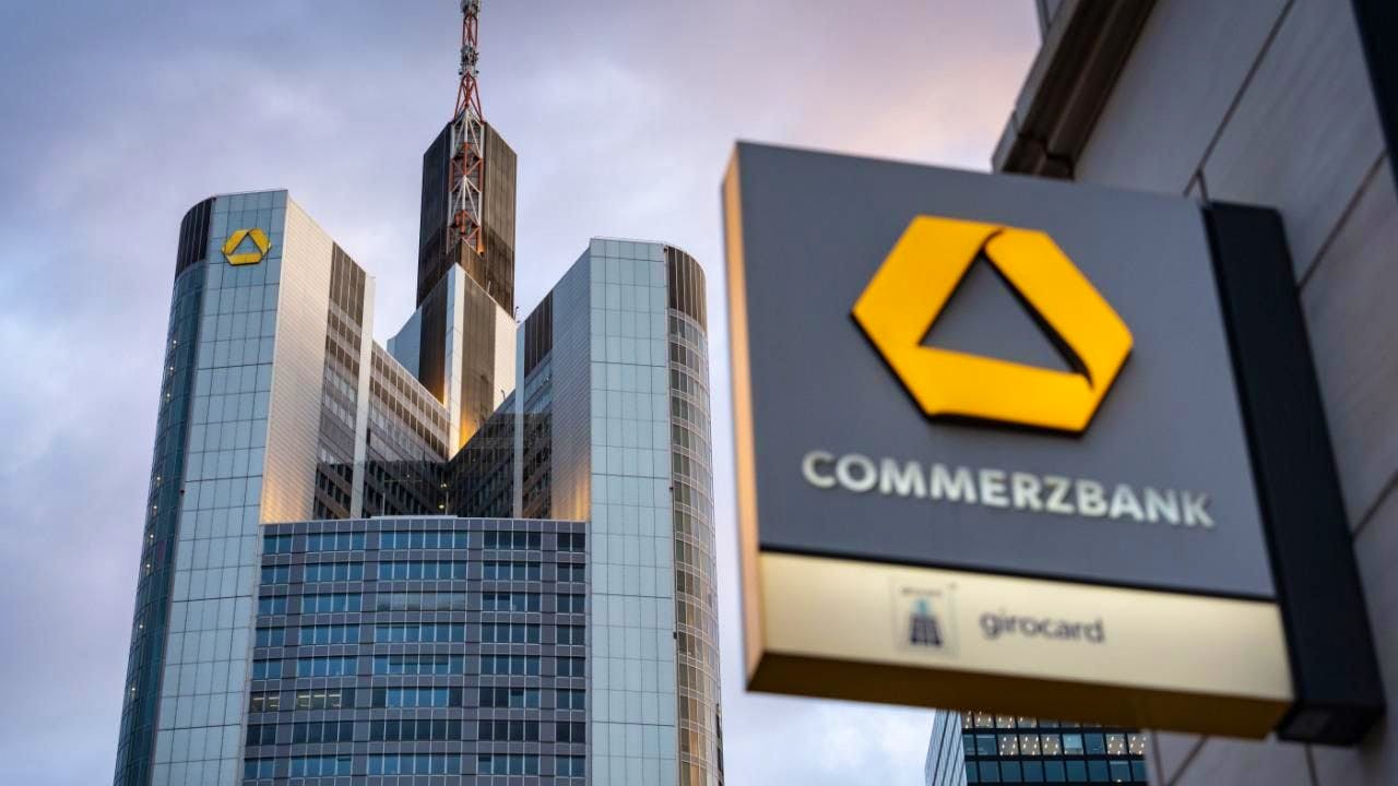 Banken. Commerzbank hebt Gewinnziel für 2026 an
