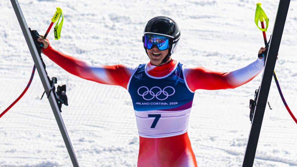 Zwei Schweizer Medaillen im Super-G. Von Allmen schafft den Gold-Hattrick – Bronze für Odermatt
