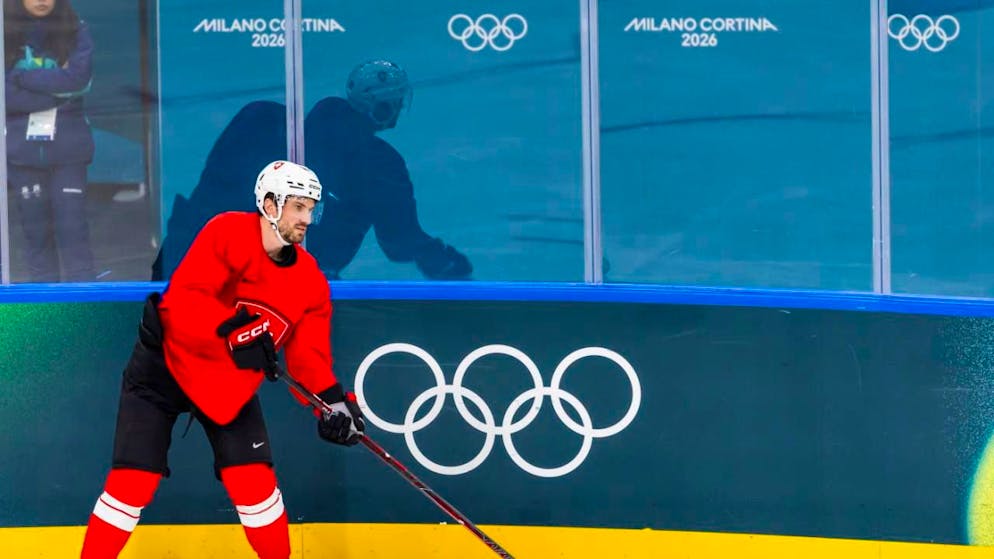 Olympic splinters. Roman Josi is impressed by Franjo von Allmen