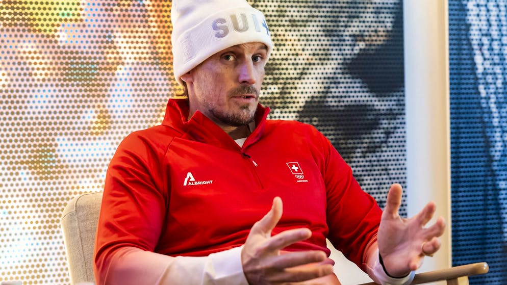 Olympic kick-off for the ice hockey team. Fischer: 