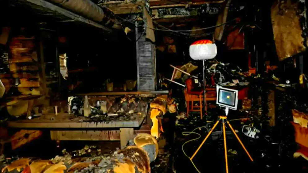 Tragedia di Crans-Montana: le foto dopo l'incendio. Un giorno dopo il devastante incendio di Crans-Montana, questa foto è stata scattata nel bar Le Constallation.