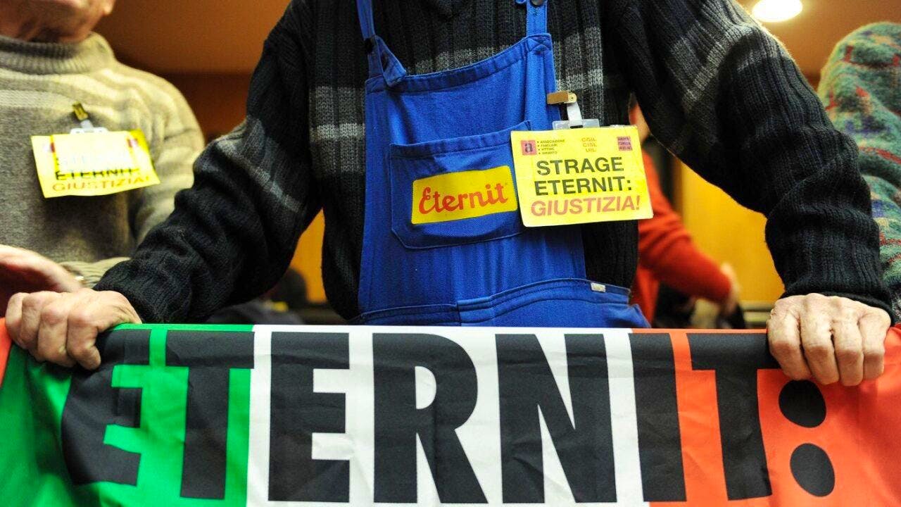 Asbest. Oberstes Gericht in Italien hebt Eternit-Urteil auf