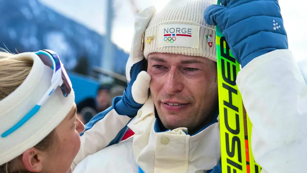 Sturla Holm Laegreid è scoppiato in lacrime in un'intervista televisiva.