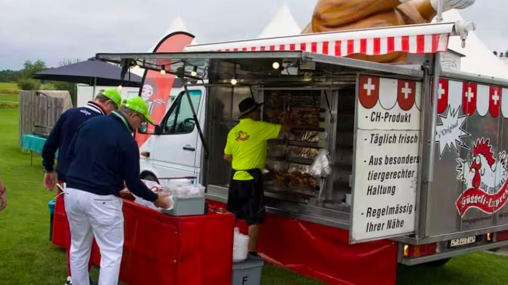 Grillwagen stehen still. So will die Chefin den Kult-«Güggeli-Express» doch noch retten