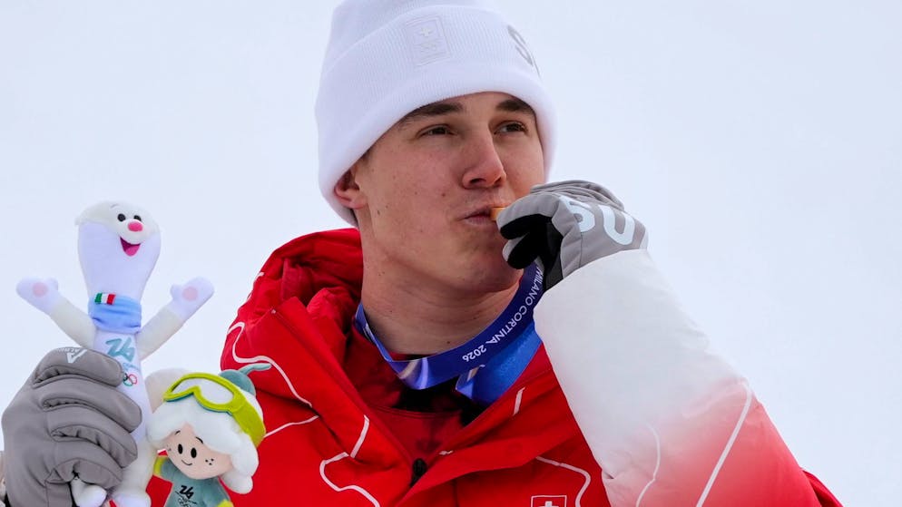 Zwei Schweizer Medaillen im Super-G. Von Allmen schafft den Gold-Hattrick – Bronze für Odermatt