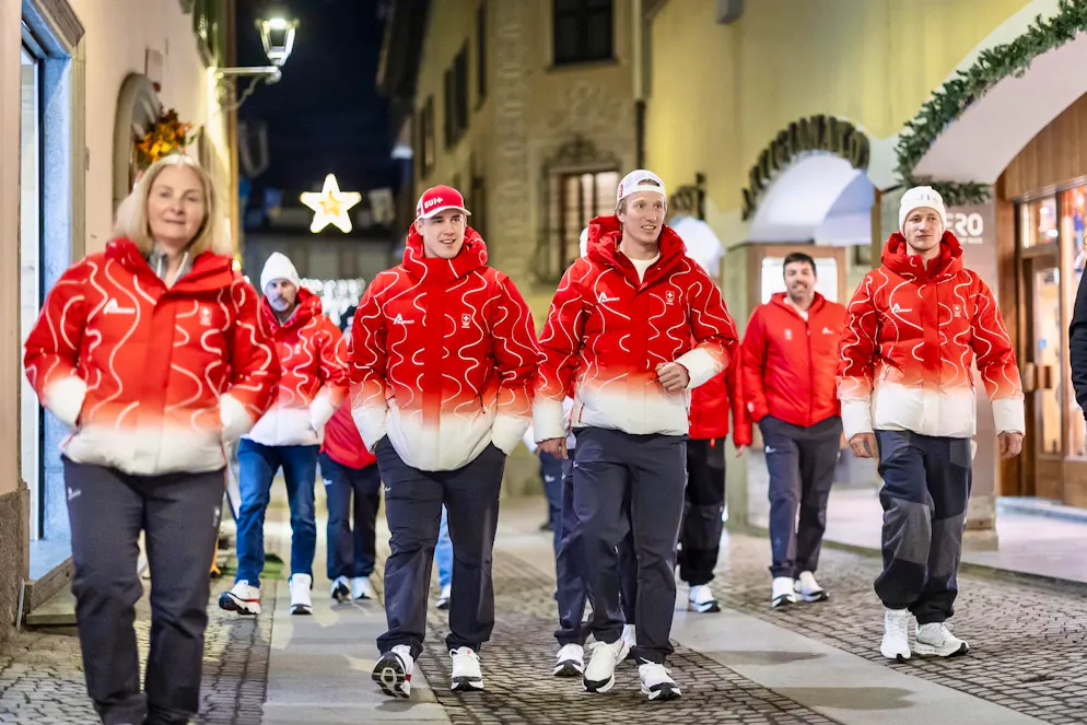 JO 2026 : ambiance à Bormio. Les quatre médaillés suisses du combiné sont allés faire un saut à la «House of Switzerland» lundi soir, tout comme ceux du super-G.