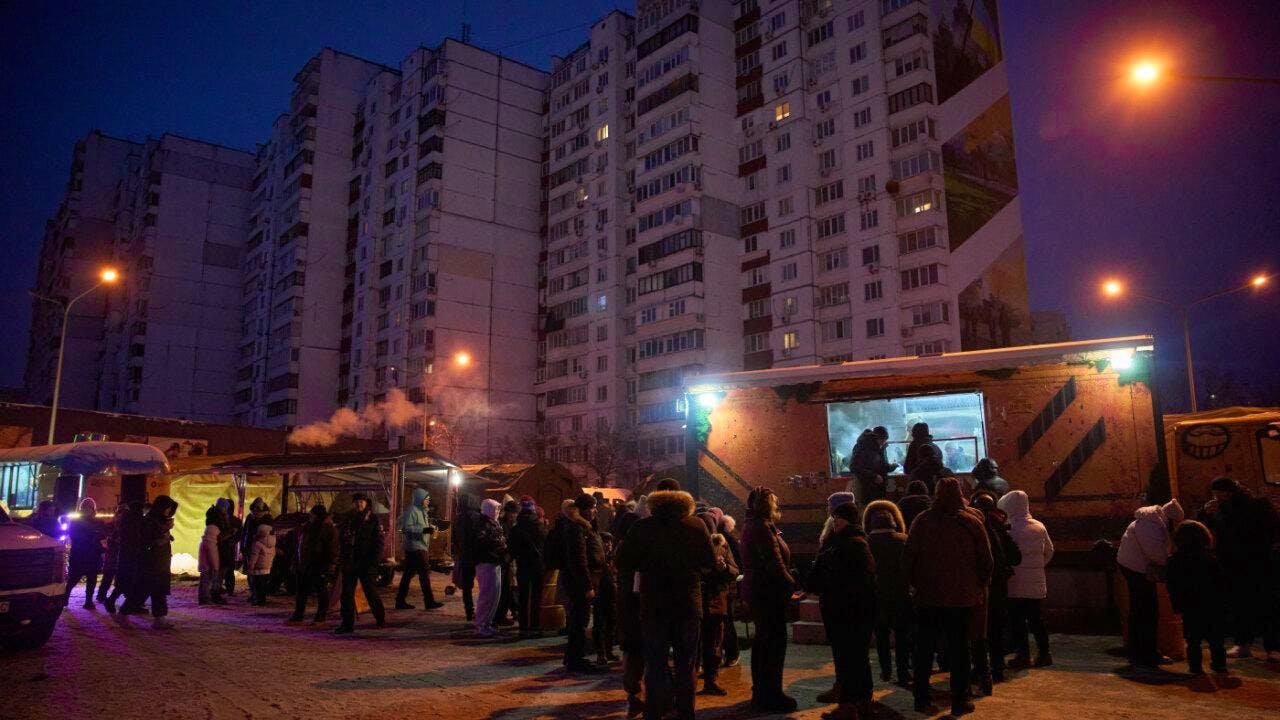 Politik. Beschädigte Energieanlagen: Ukraine produziert zu wenig Strom