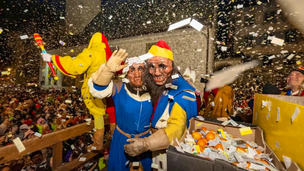 26,000 carnival fans watch the Fritschium parade in Lucerne - Gallery. The Fritschi and the Fritschene as well as the fools enjoy the Fötzeliregen after the big bang on the Kapellplatz at the Fritschi day watch of the Lucerne Fasnacht.