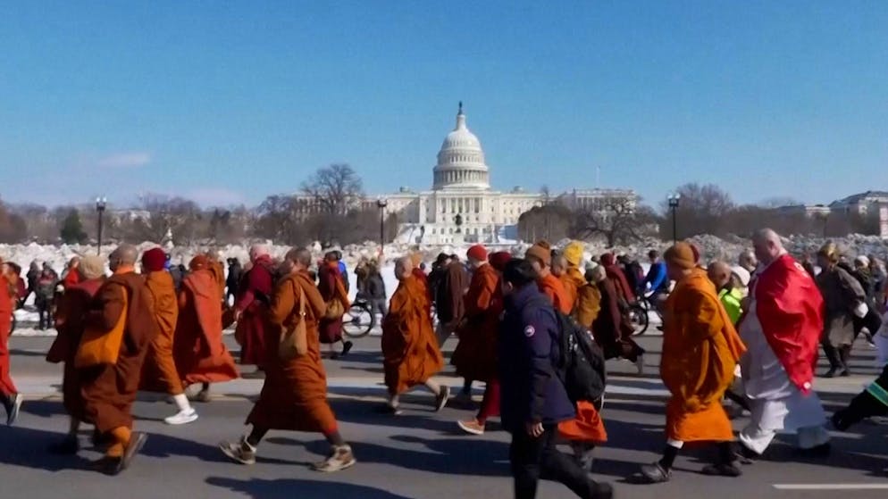 3700 kilometers in 109 days. Buddhist monks march for peace