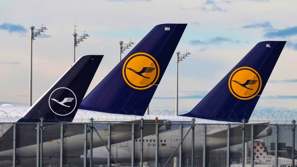 Ecco perché. Scioperano i piloti Lufthansa, centinaia i voli cancellati, a terra 100.000 passeggeri