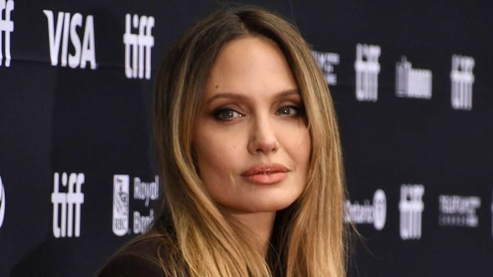Per i figli. Angelina Jolie e le cicatrici della mastectomia al seno: «Sono la mia scelta»