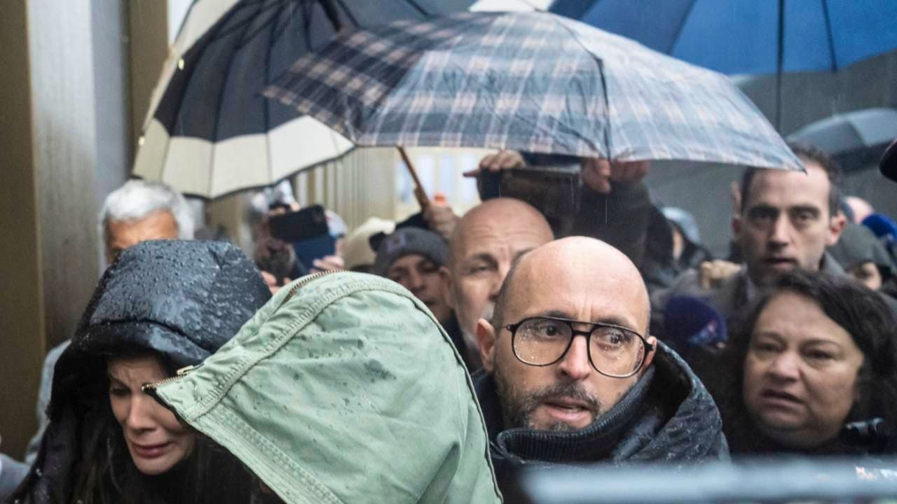 Fire disaster. Bar owner couple Moretti attacked by relatives of the victims