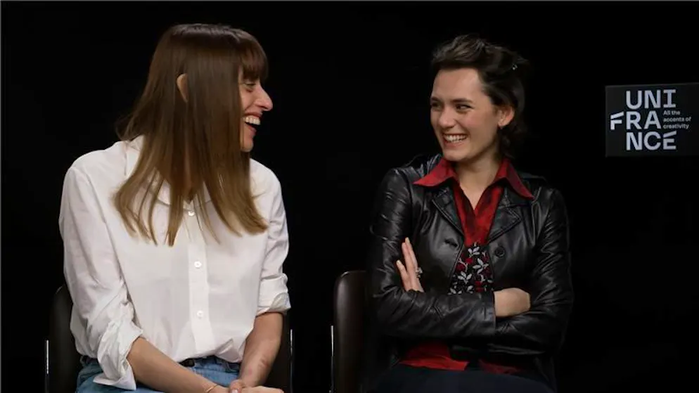 Coutures. Alice Winocour et Ella Rumpf à l'heure de l'interview pour blue News.