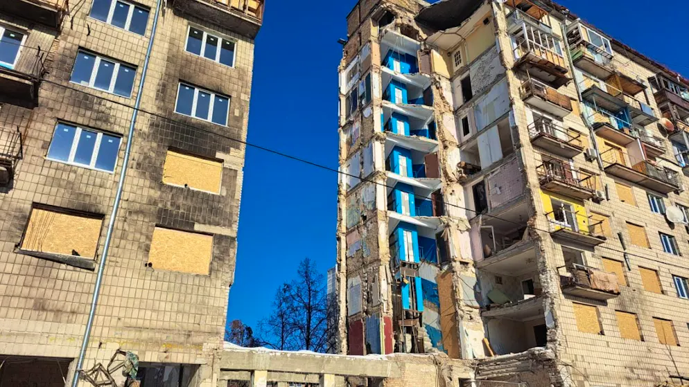 Der Aufgang von Darijas (Daschas) Haus wurde im Juni von einer russischen Rakete getroffen und zerstört. 23 Menschen starben. Foto: Andreas Stein/dpa