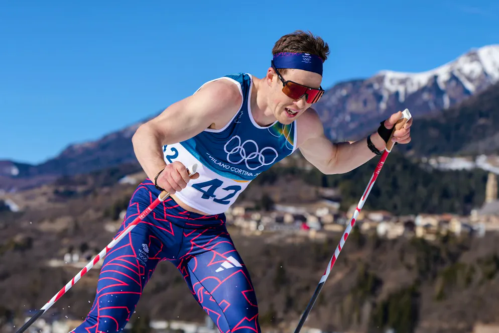 Die besten Bilder der Olympischen Spiele 2026 in Milano Cortina. Der Brite Andrew Musgrave hat seine eigene Taktik im Umgang mit den vergleichsweise warmen Temperaturen in Tesero.
