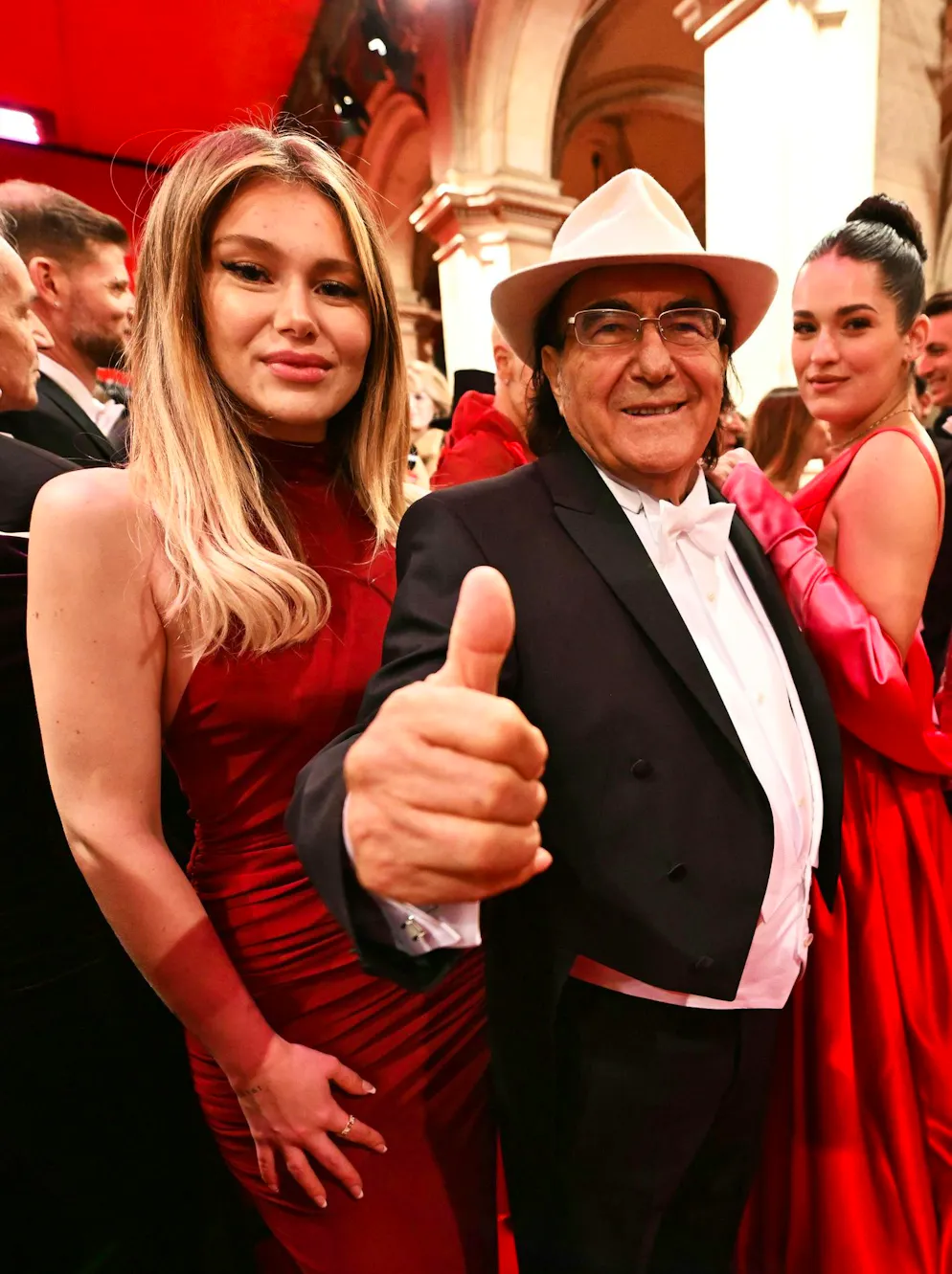 Wiener Opernball 2026. Brachte ein bisschen Felicità nach Wien: Sänger Al Bano Carrisi mit Begleitung.