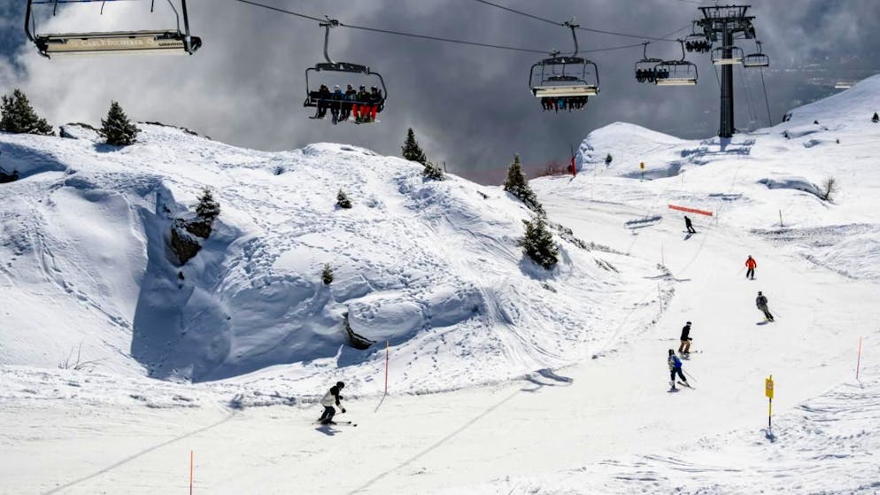 Dopo tragedia. Rogo di Crans-Montana: dopo settimane difficili le prenotazioni alberghiere si stabilizzano