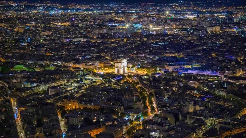 A gendarme was attacked with a knife at the Arc de Triomphe.