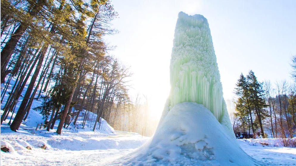 Water instead of lava. New York now has a volcano - made of pure ice