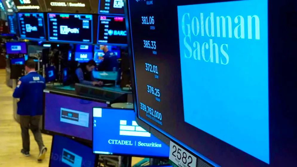 ARCHIVE - The Goldman Sachs logo appears above a trading post on the floor of the New York Stock Exchange. Photo: Richard Drew/AP/dpa