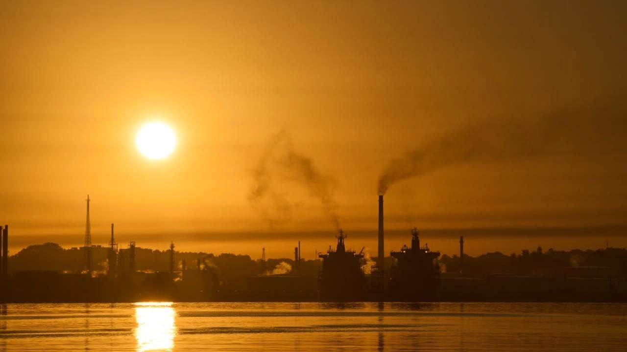 Politics. UN criticizes oil embargo against Cuba - warning of unrest