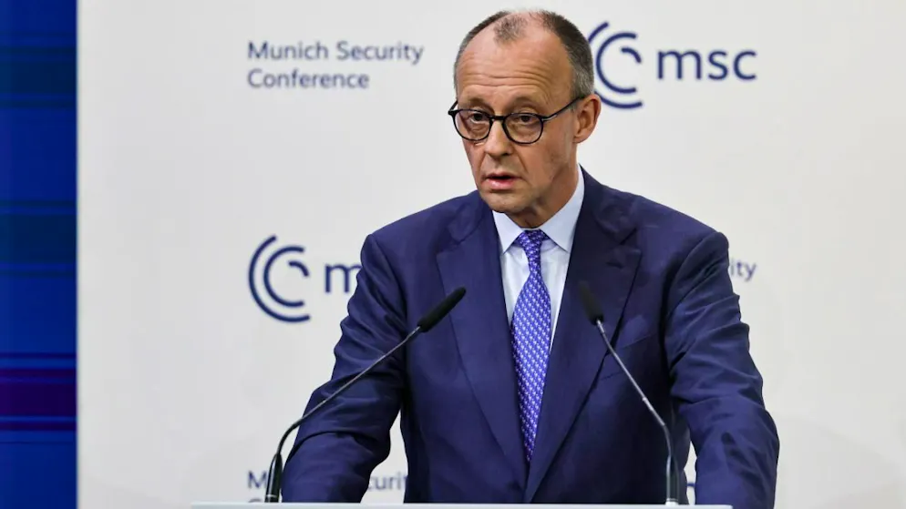 "Réparons et ravivons ensemble la confiance transatlantique", a appelé en anglais le chancelier allemand Friedrich Merz en direction des "amis américains" de l'Europe.