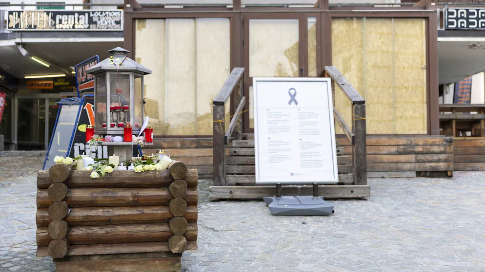 Der Eingang der Bar «Le Constellation» nach der Brandkatastrophe. (9. Februar 2026)