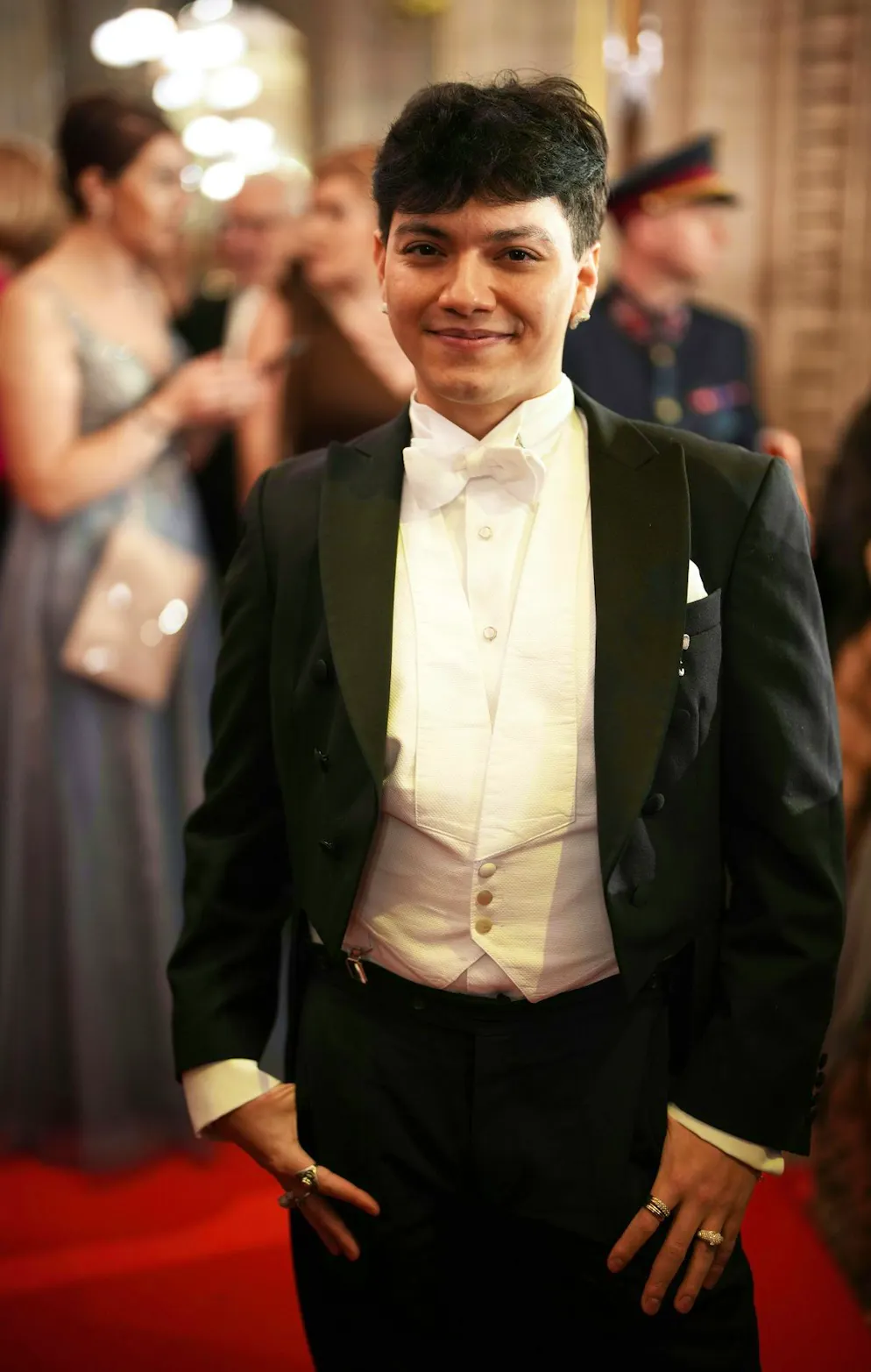 Wiener Opernball 2026. Er gewann 2025 den ESC in Basel: Der Wiener Sänger Johannes Piech alias JJ. 