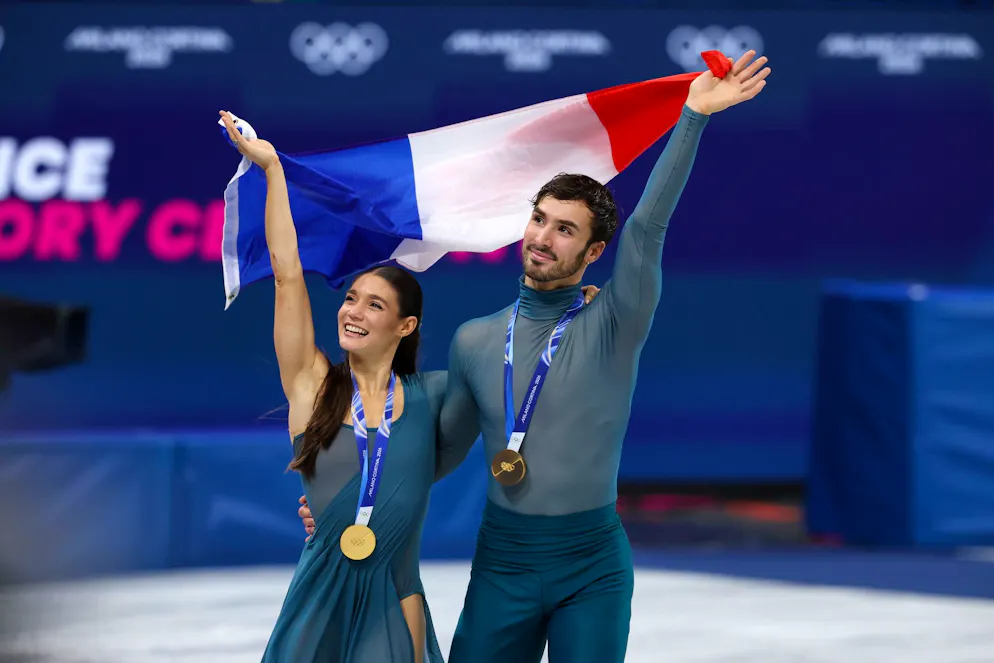 I nuovi campioni olimpici di danza su ghiaccio, i francesi Laurence Fournier Beaudry e Guillaume Cizeron.