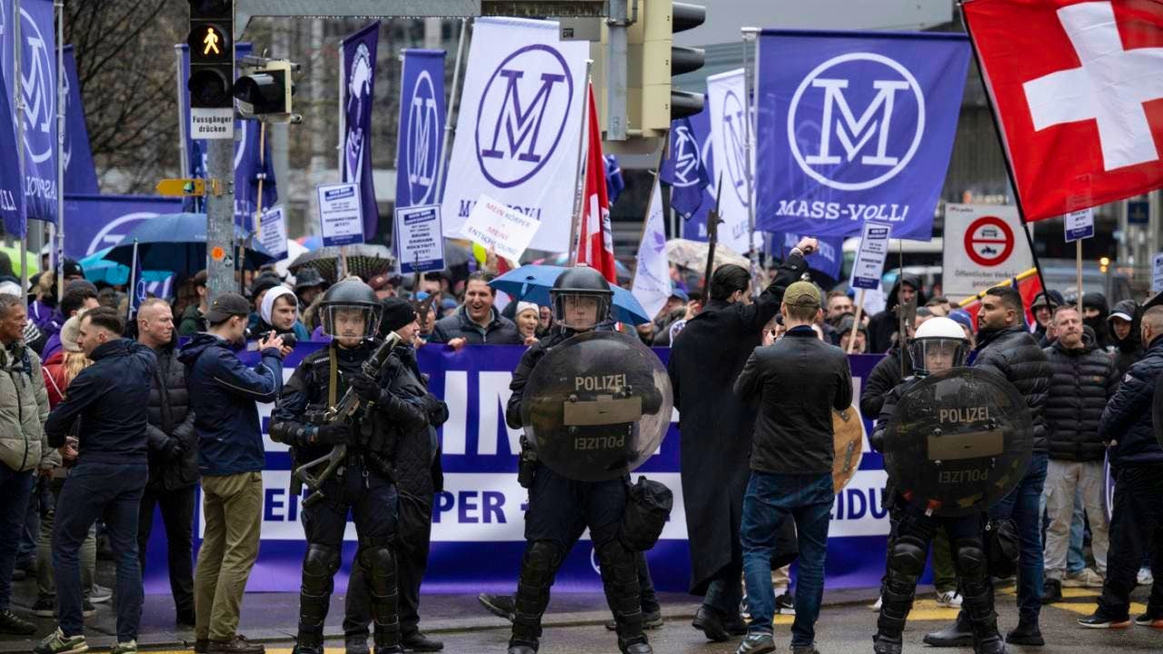 Demonstration. Vaccination critics demonstrate with right-wing extremists in St. Gallen